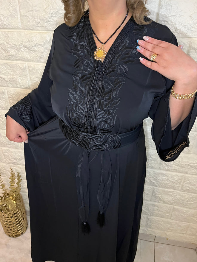 Caftan noir brodé avec ceinture 💓