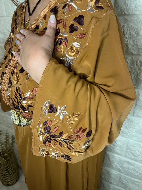 Caftan brodé camel