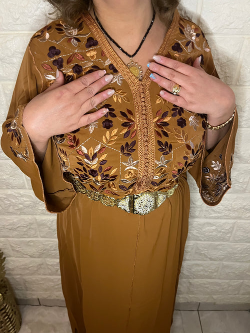 Caftan brodé camel